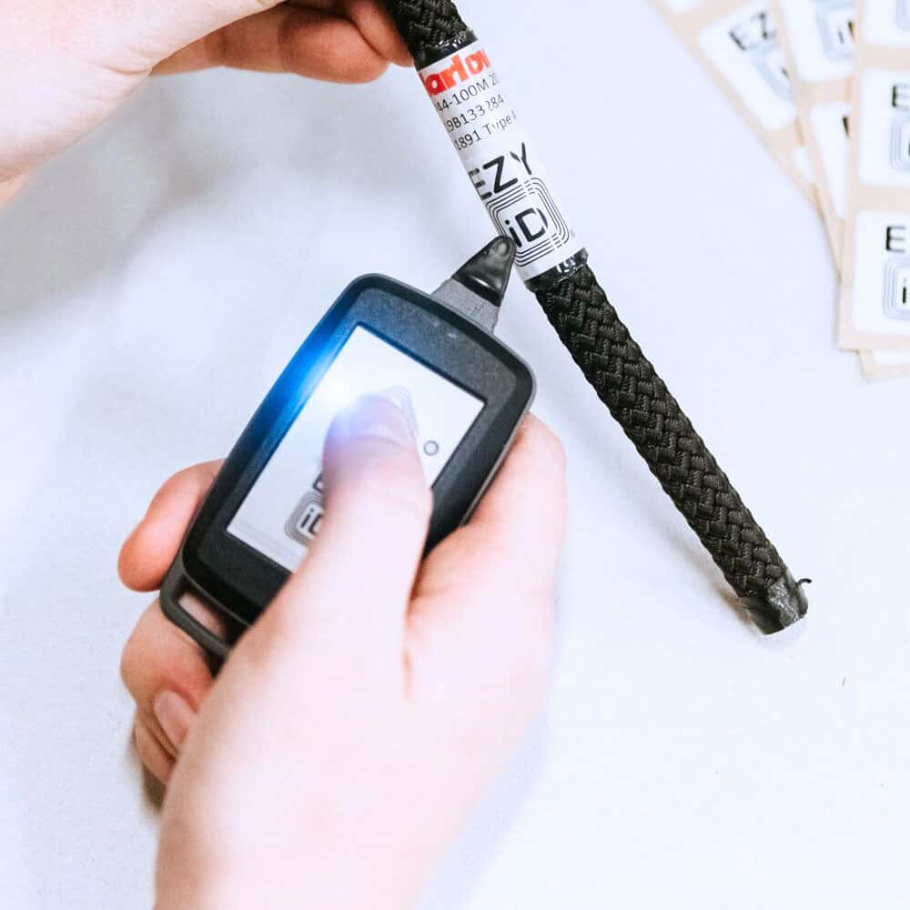 EZYiD Reader scanning an RFID rope