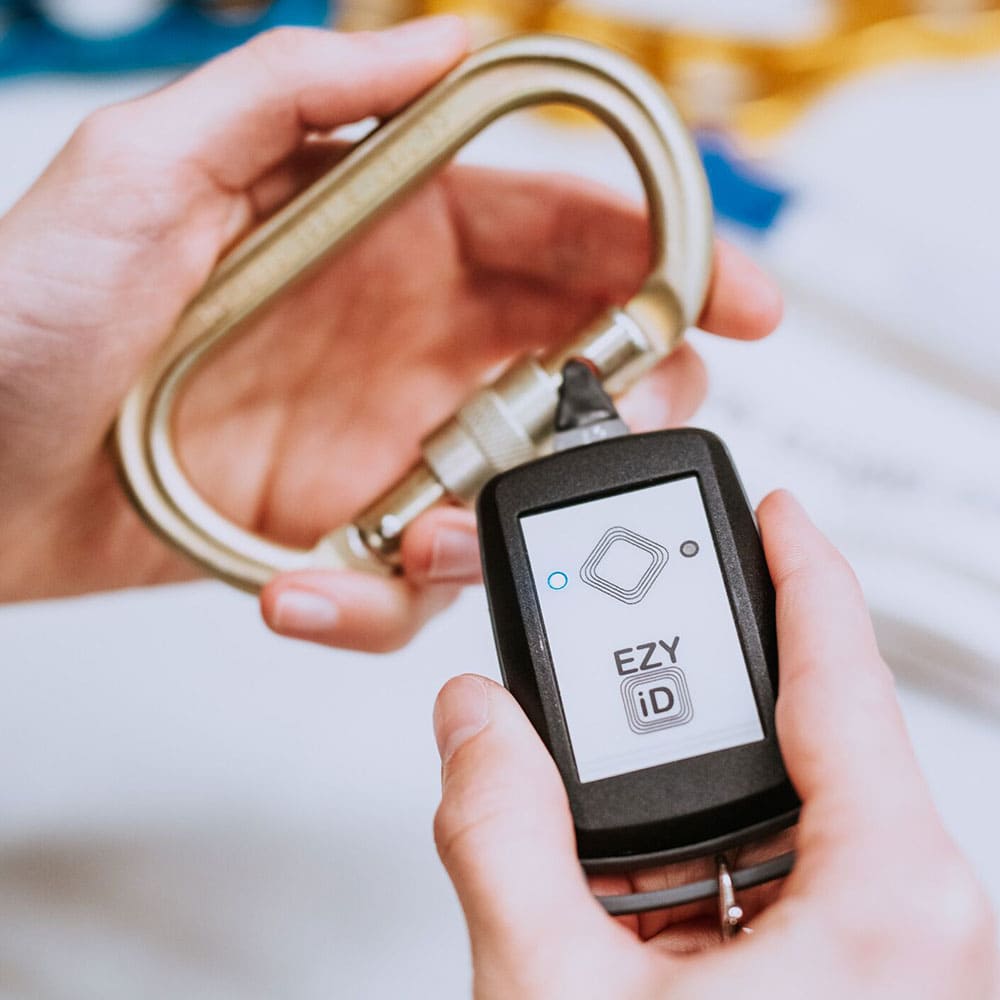 EZYiD Reader scanning an RFID carabiner